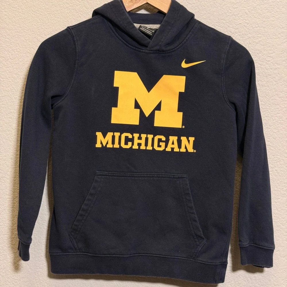 Nike Michigan Hoodie Club Fleece Pullover Boys Navy Blue M NCAA Logo